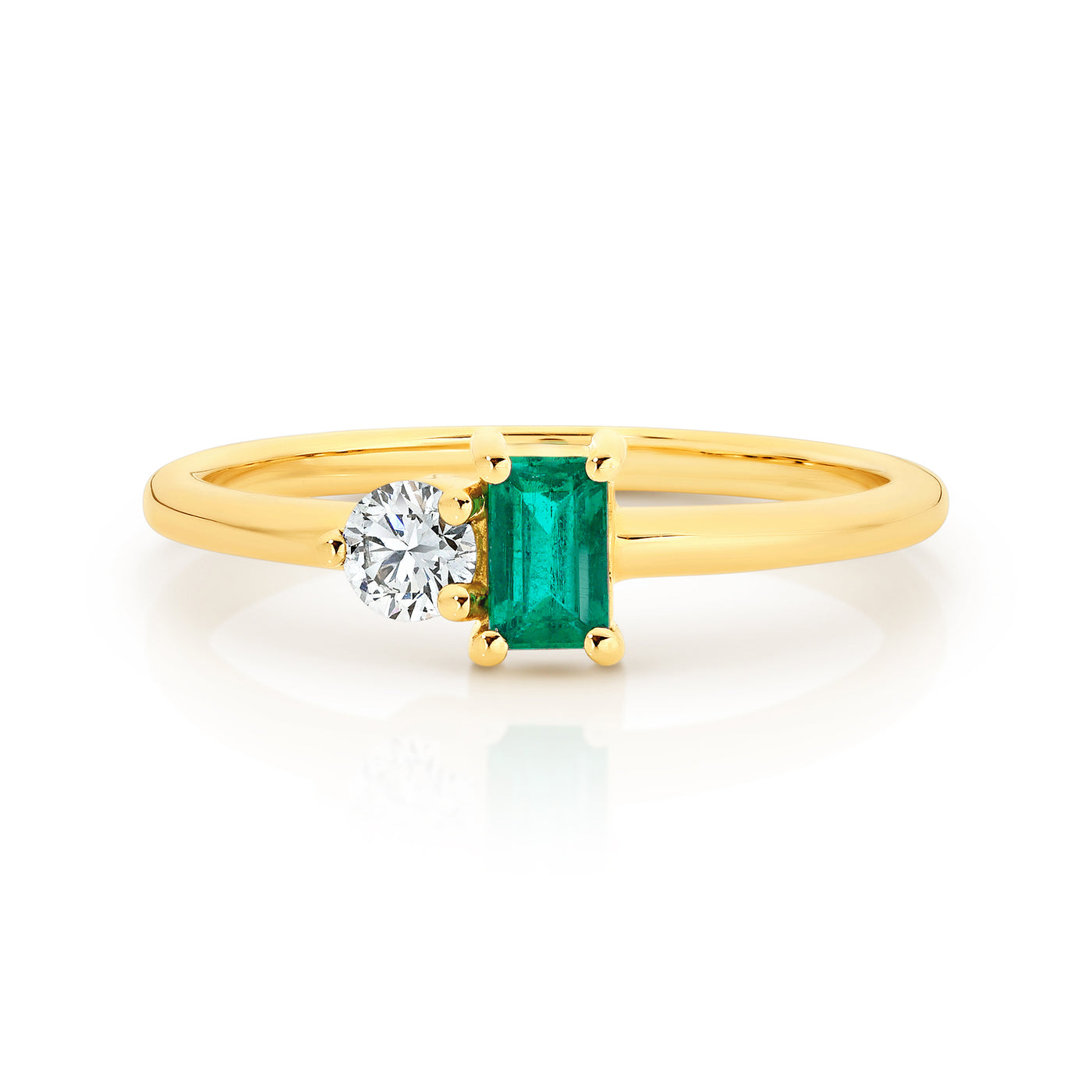 18ct yellow gold ring featuring a 0.43ct Emerald and a 0.19ct RBC Diamond.