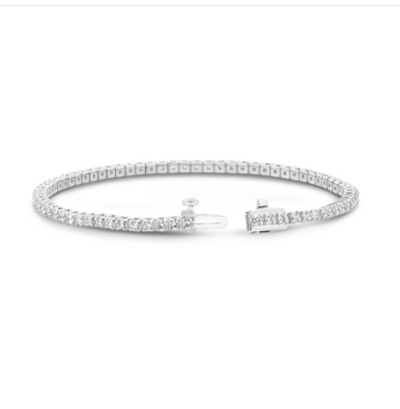 Side view of F/VS quality diamond bracelet on clasp